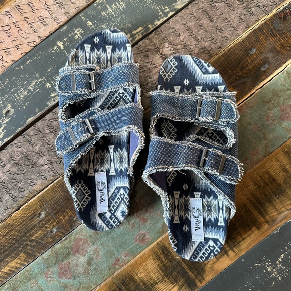 2/$30 Very G Venus Slide / Denim 2 Strap Buckle sandal 11 - Picture 7 of 8